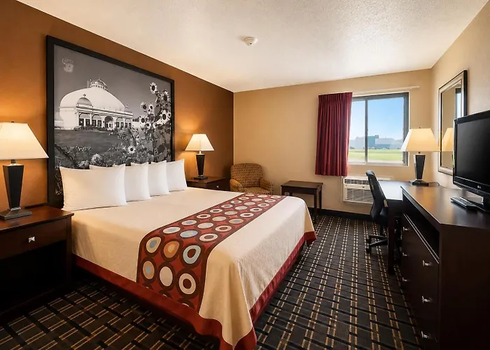 Super 8 By Wyndham Melrose